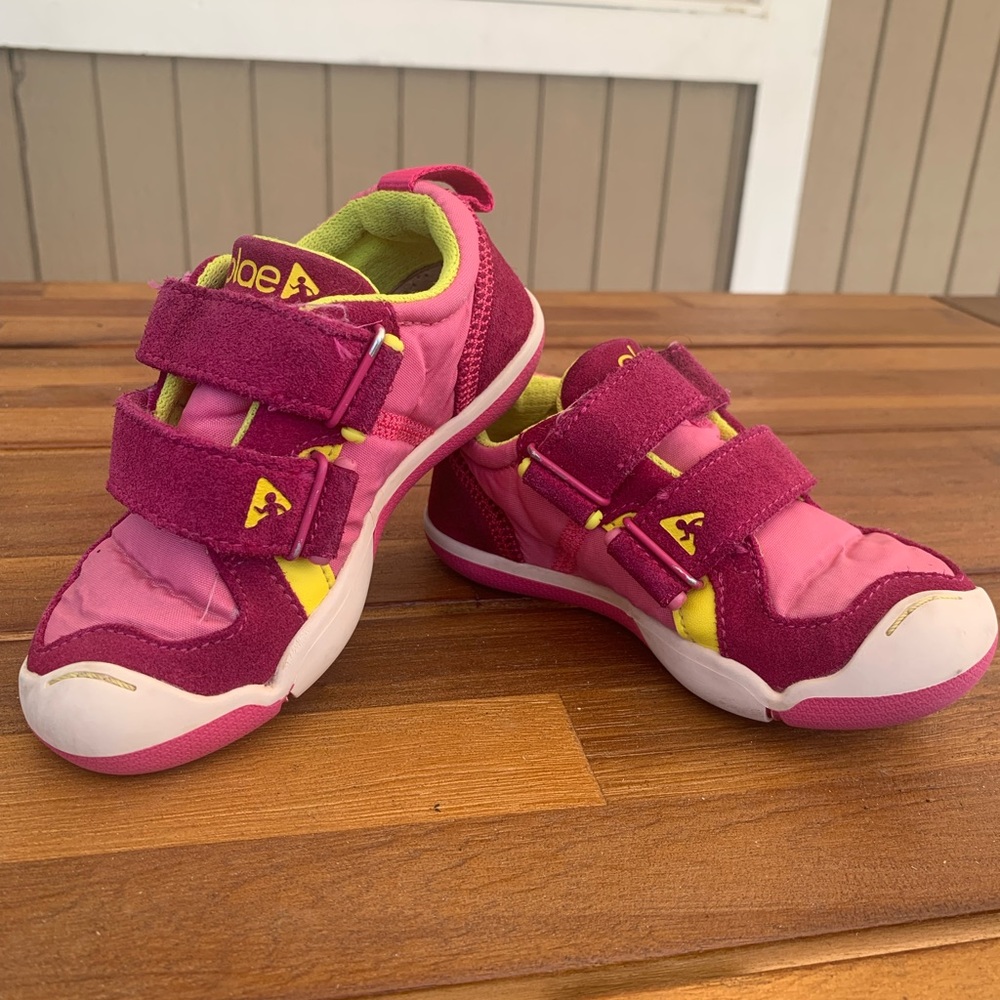 EUC Plae TY Electric Fuchsia size 8 shoes